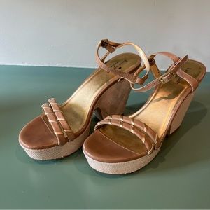 Kate Spade Tan and Gold Platform Woven Sandal Wedge Heel - Size 7.5